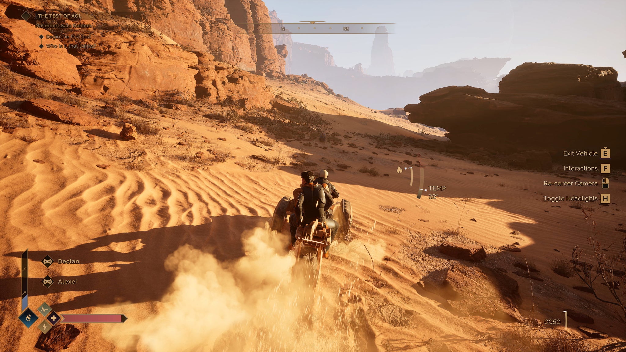 A player driving a sandbike through the desert in Dune: Awakening - 5