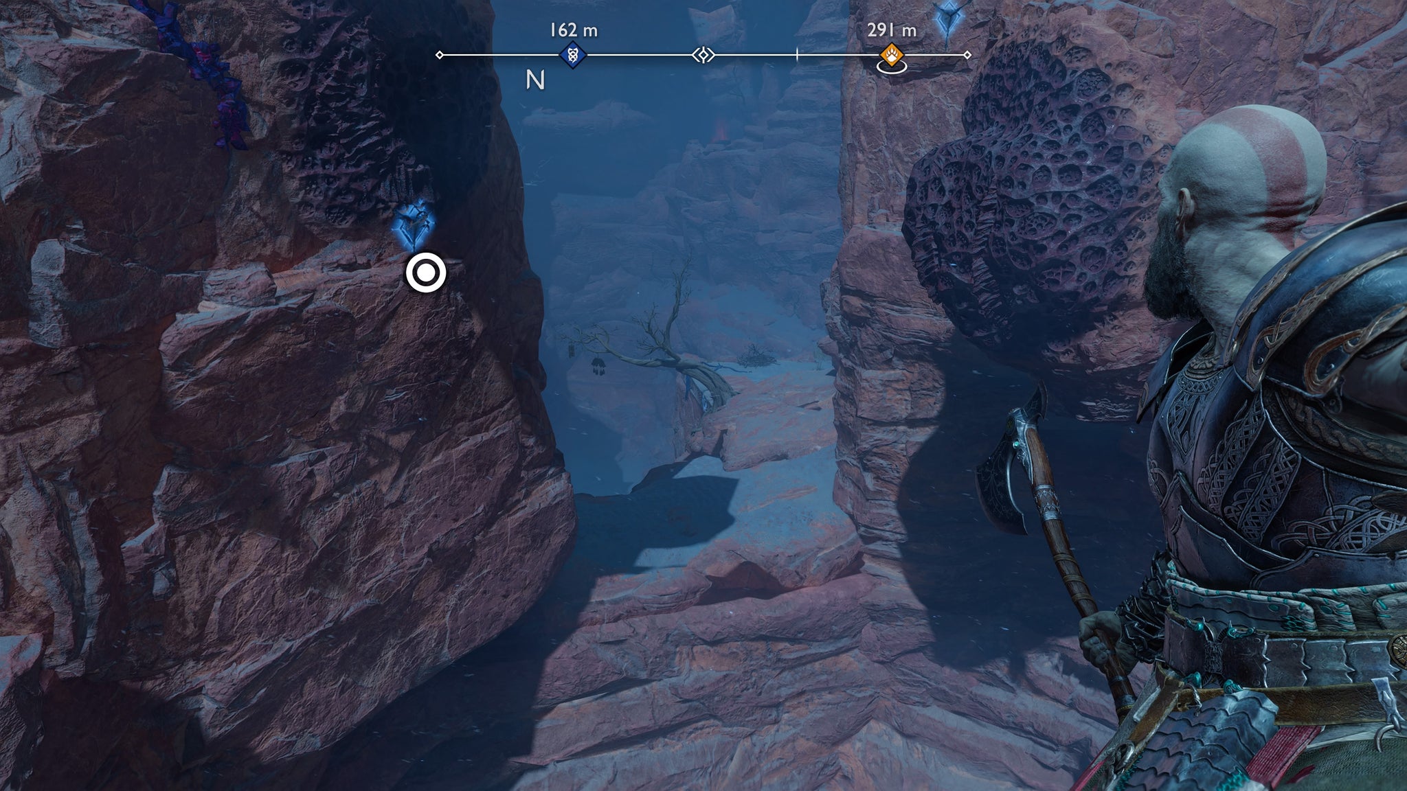 Kratos using his Blades of Chaos as a grappling hook in God of War Ragnarok - 64