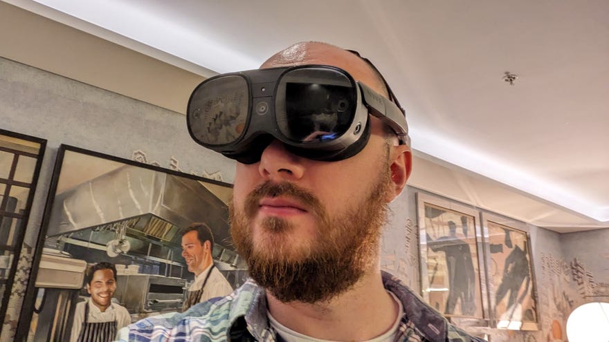 An unremarkable man wearing the Vive XR Elite headset.