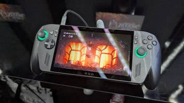 Silksong moving connected an Asus Xbox ROG Ally X.