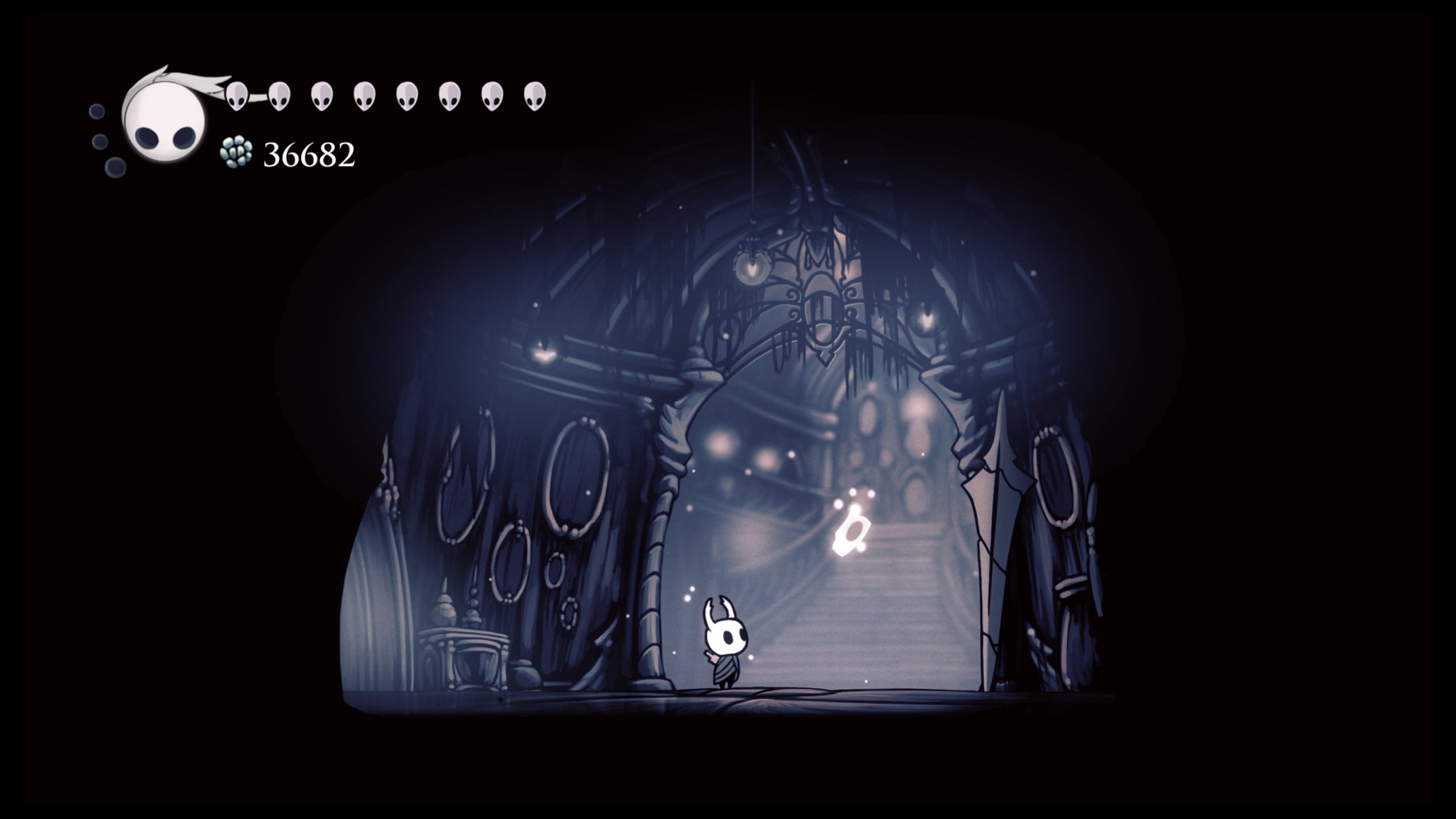 Hollow Knight looks up at a Mask Shard floating in the air. - 1