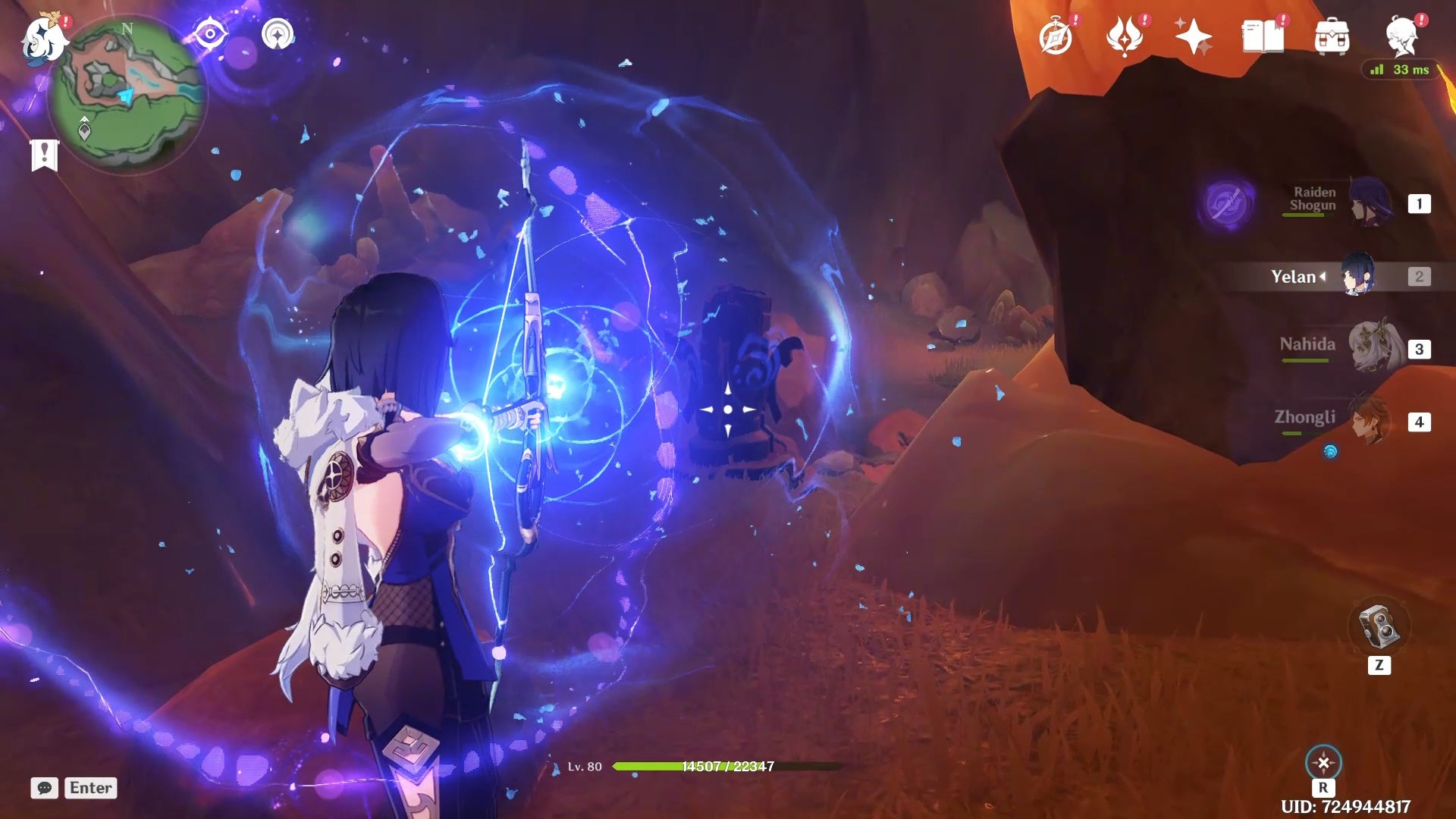 Yelan charging her bow at a hydro activated pillar.