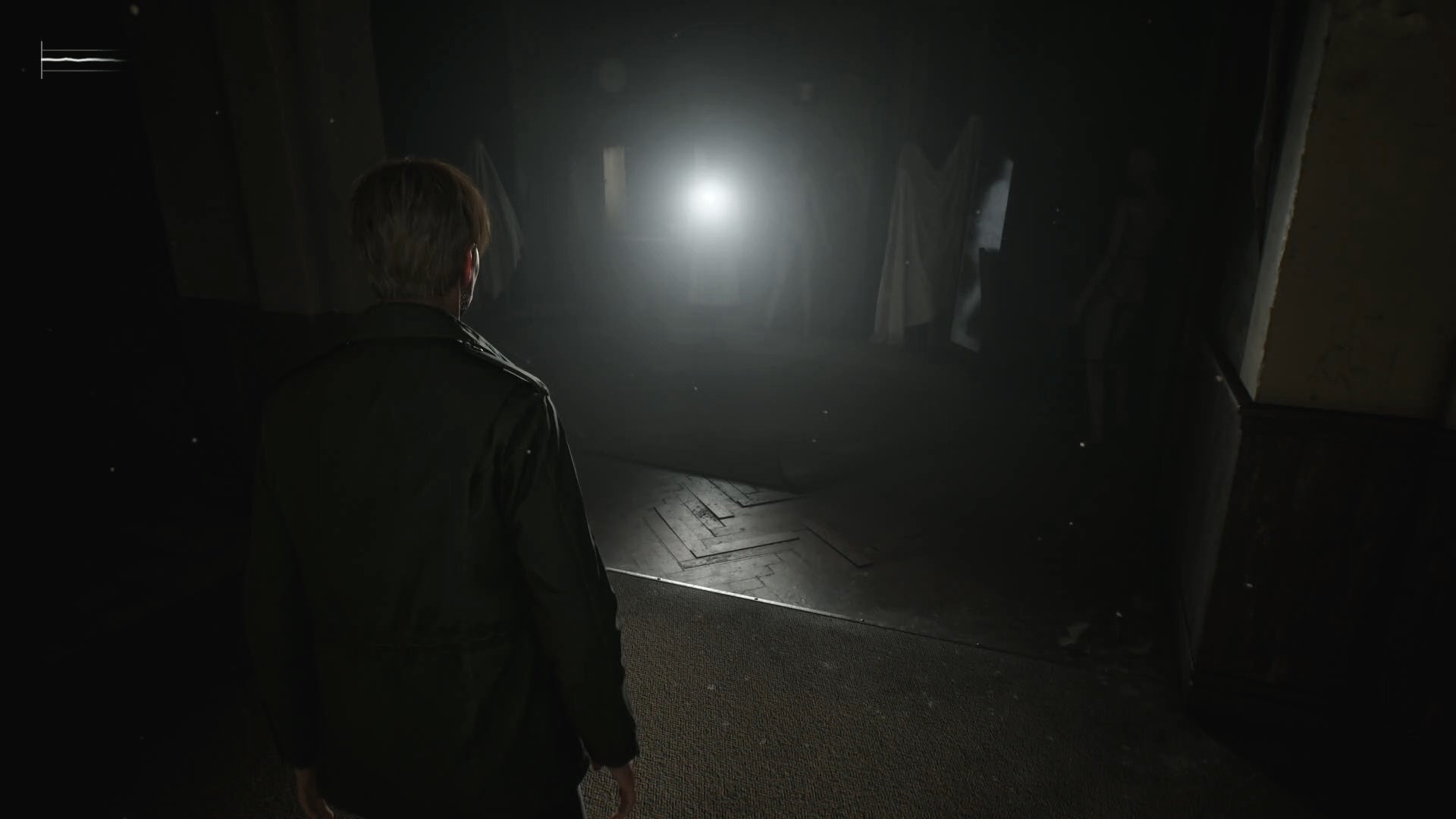 James looking at the bright light of the Flashlight on a mannequin doll inside a dark room in Silent Hill 2.