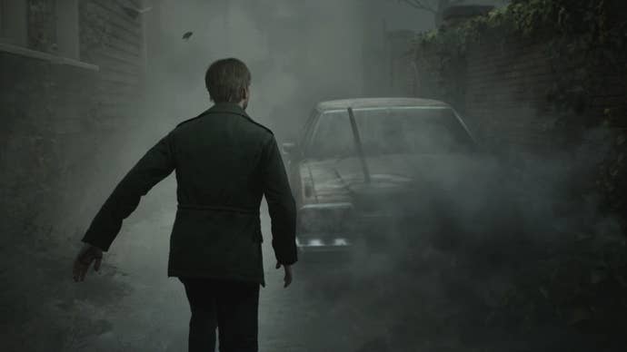 James looking at the Steel Pipe weapon lodged in a car’s hood in Silent Hill 2.