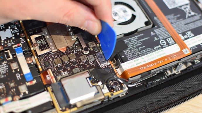 Step 5 of how to install an SSD in a Steam Deck: disconnect the battery connector.