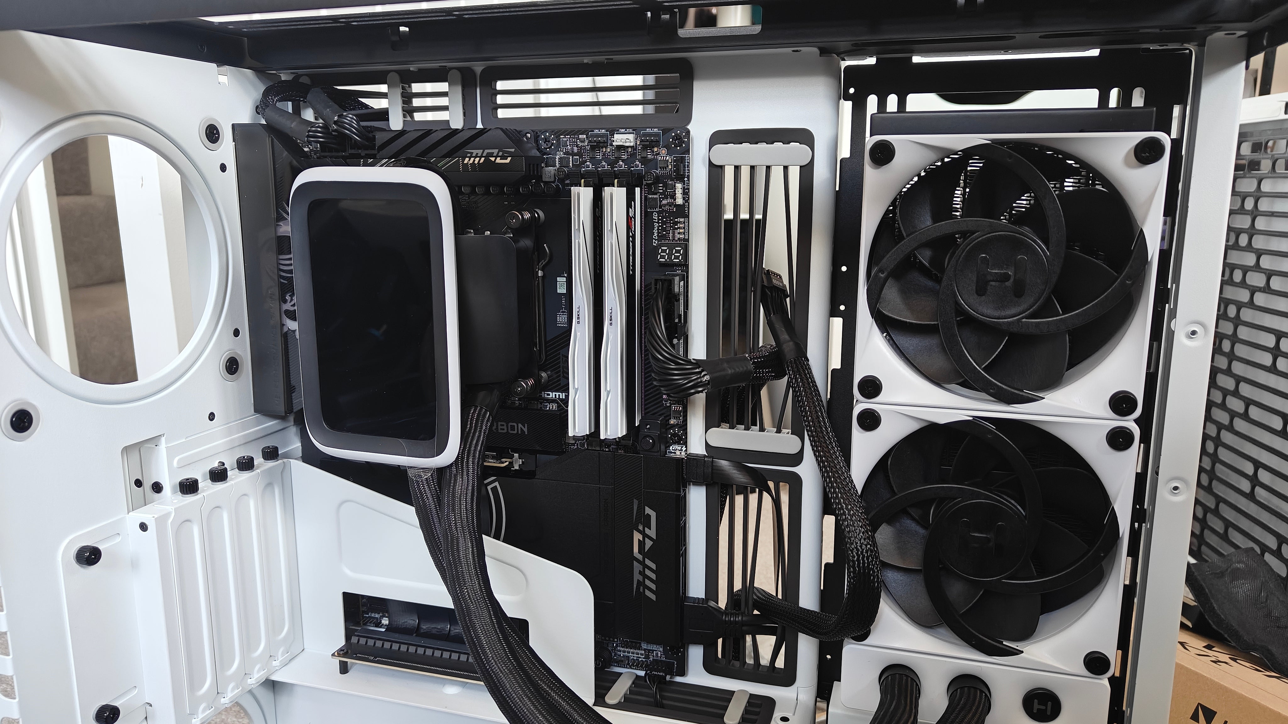 Havn HS 420 VGPU case with a Hyte Thicc Q60 240mm AiO CPU cooler