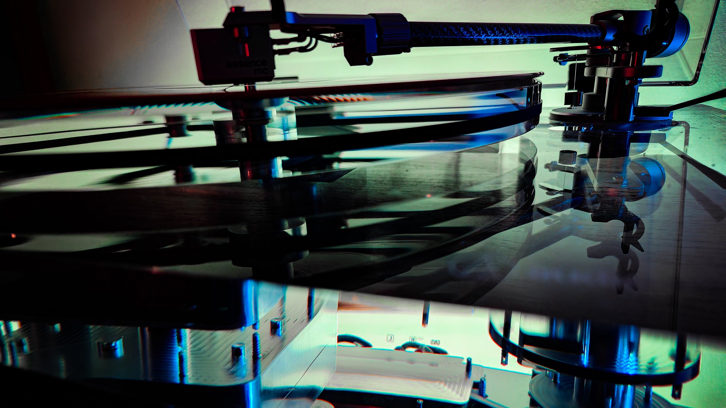 Audio-Technica-AT-LPA2-Ist-dieser-Acryl-Traum-der-ultimative-Plattenspieler-