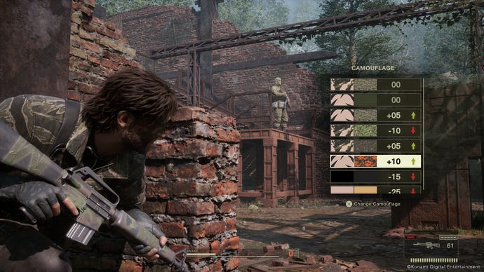 Snake hiding behind a wall and looking at a camouflage menu in Metal Gear Solid Delta: Snake Eater