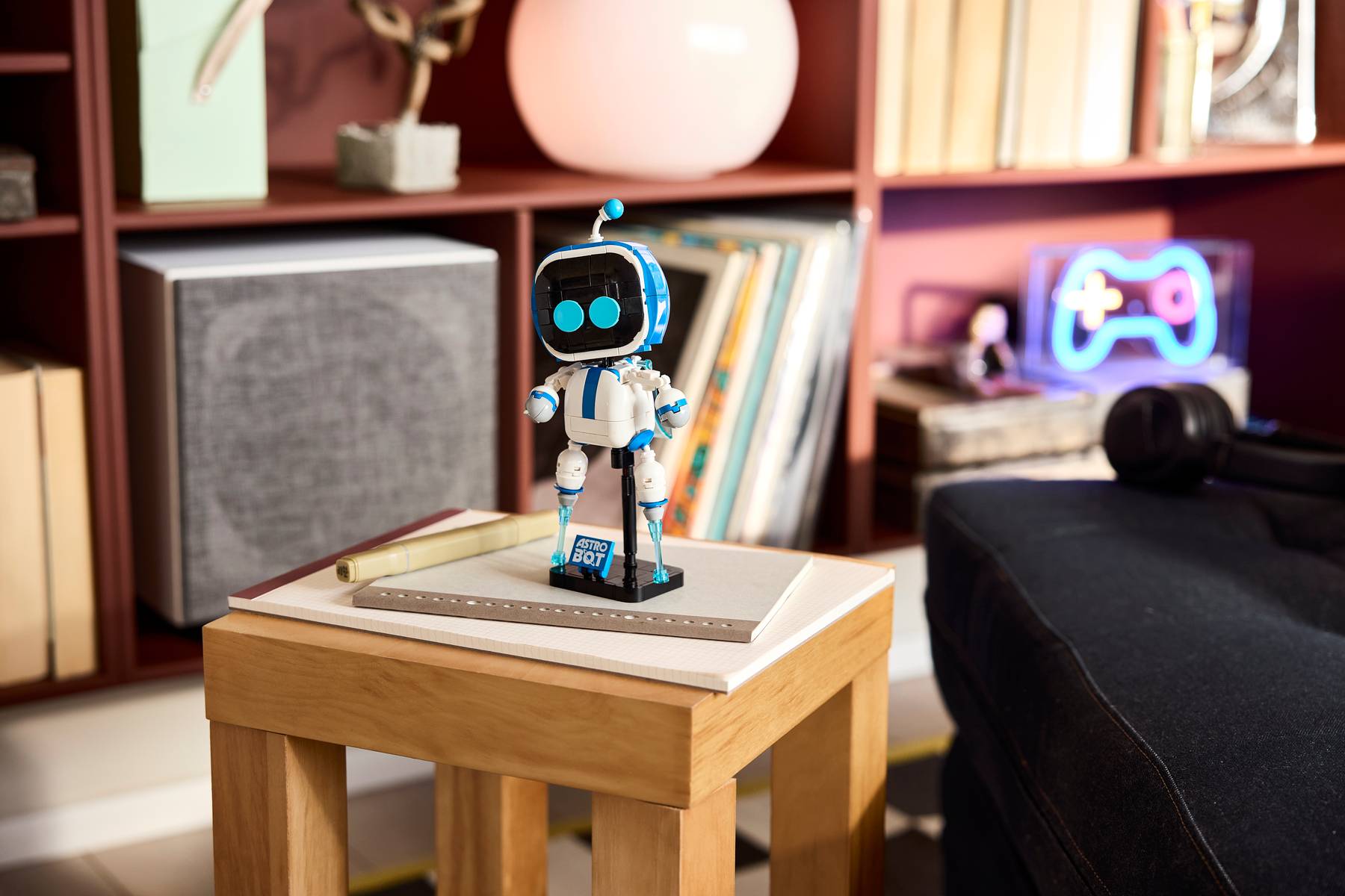 LEGO revela conjunto oficial do Astro Bot com expressões faciais personalizáveis