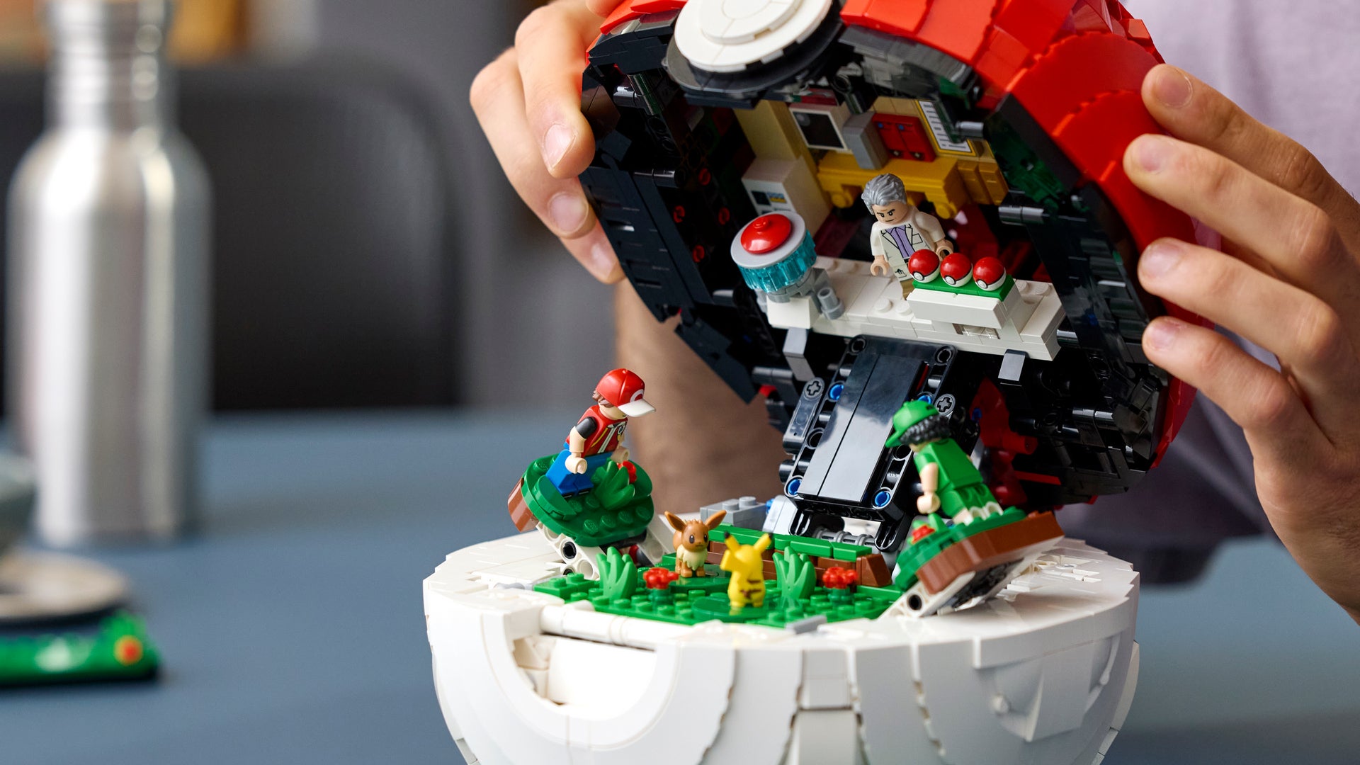 Lego-Pok-mon-F-nf-neue-Sets-bringen-riesigen-Pok-ball-und-erste-Minifiguren