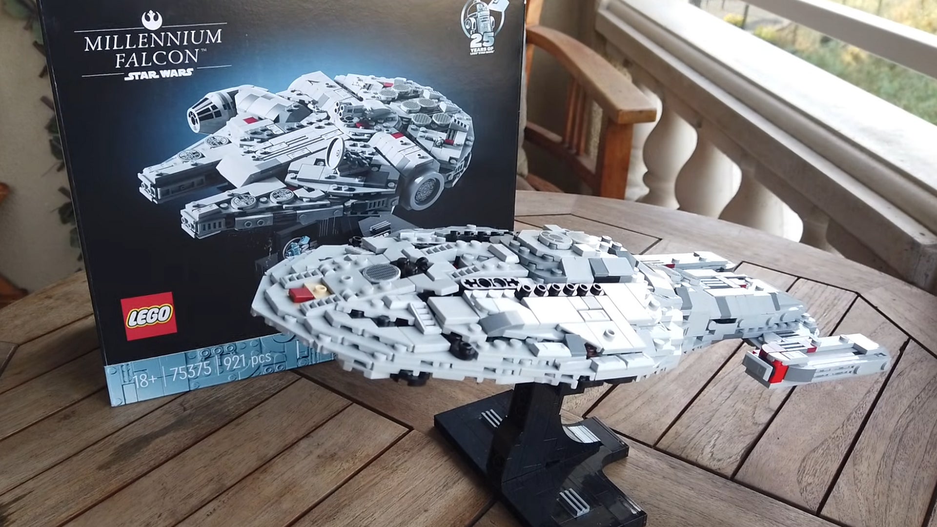 Star-Trek-statt-Star-Wars-So-baut-ihr-eine-USS-Voyager-aus-dem-Lego-Millennium-Falcon