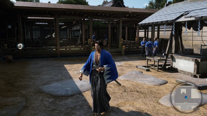 Like a Dragon Ishin review - Ryoma walks through a courtyard in a blue robe