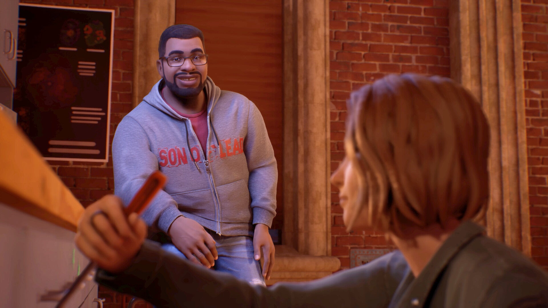 Max talks to a male friend in a hooded sweater in Life is Strange Reunion