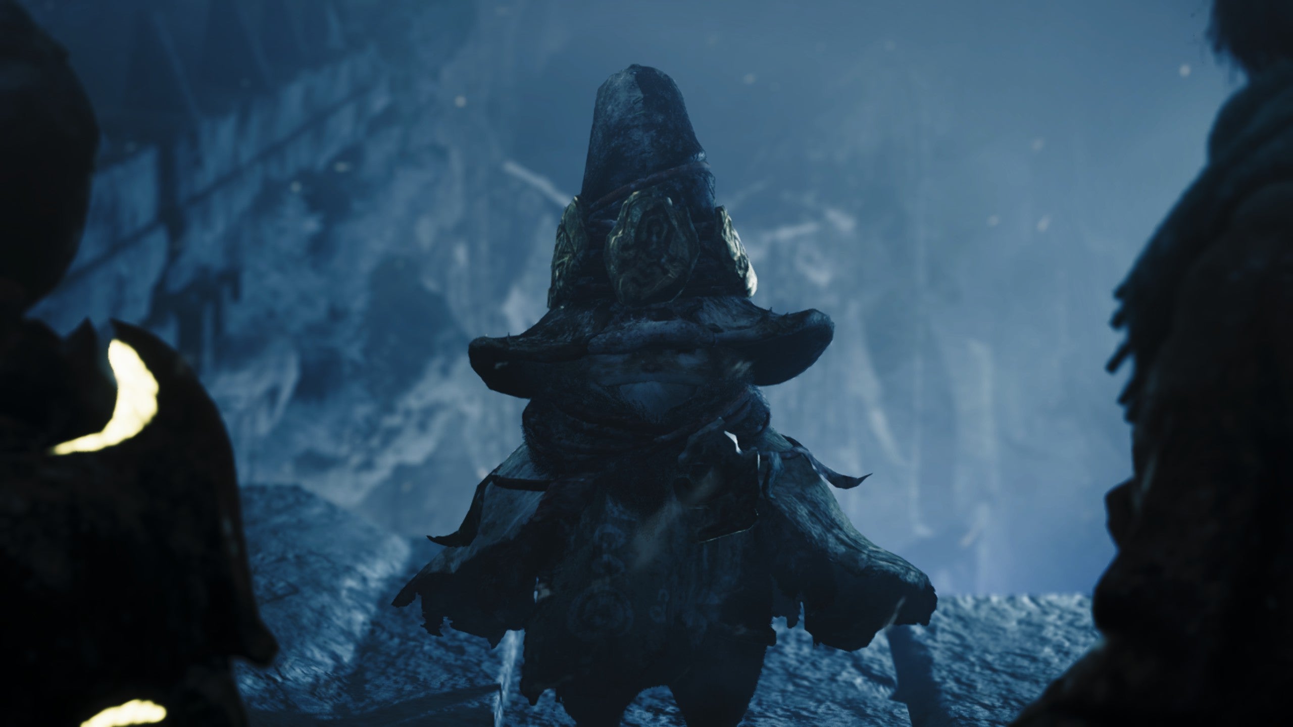 A Monster Hunter Wilds screenshot showing the short Lynian Rove at the edge of a cliff looking toward the camera.