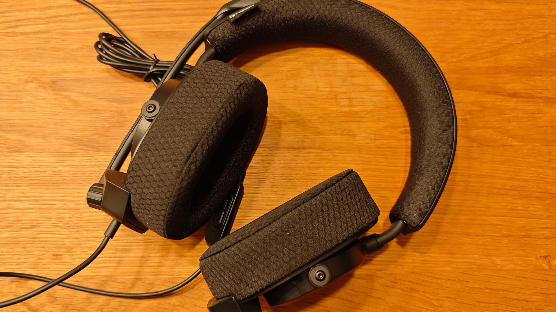Nacon-RIG-R5-Pro-HS-im-Test-Bequemer-3D-Sound-f-r-PS5-Gamer-mit-kleinem-Budget