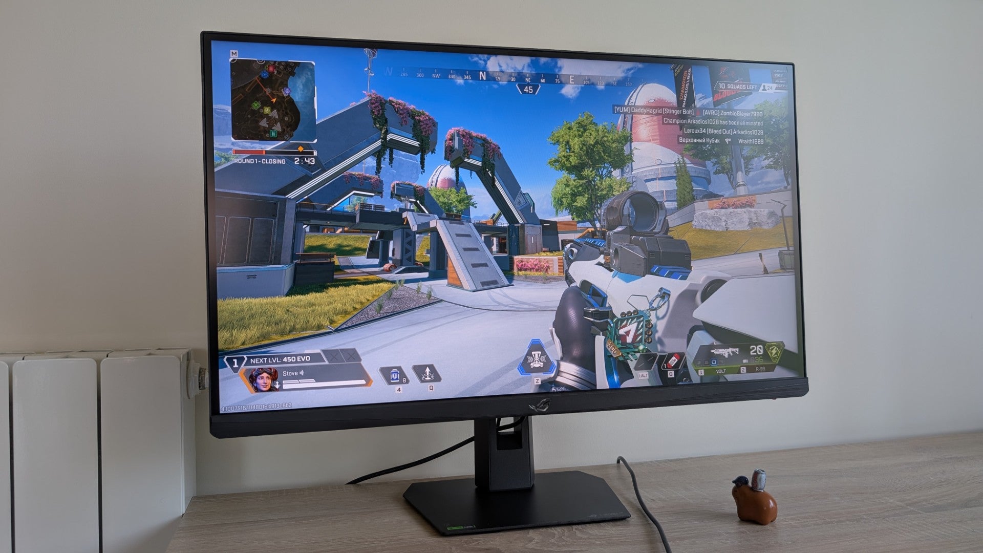 Apex Legends running on an Asus ROG Strix XG27AQNGV monitor with G-Sync Pulsar enabled.