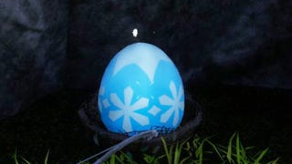 A Frozen Egg in the wild in Palworld. This unhatched egg is coloured blue and has white snowflake designs on it.