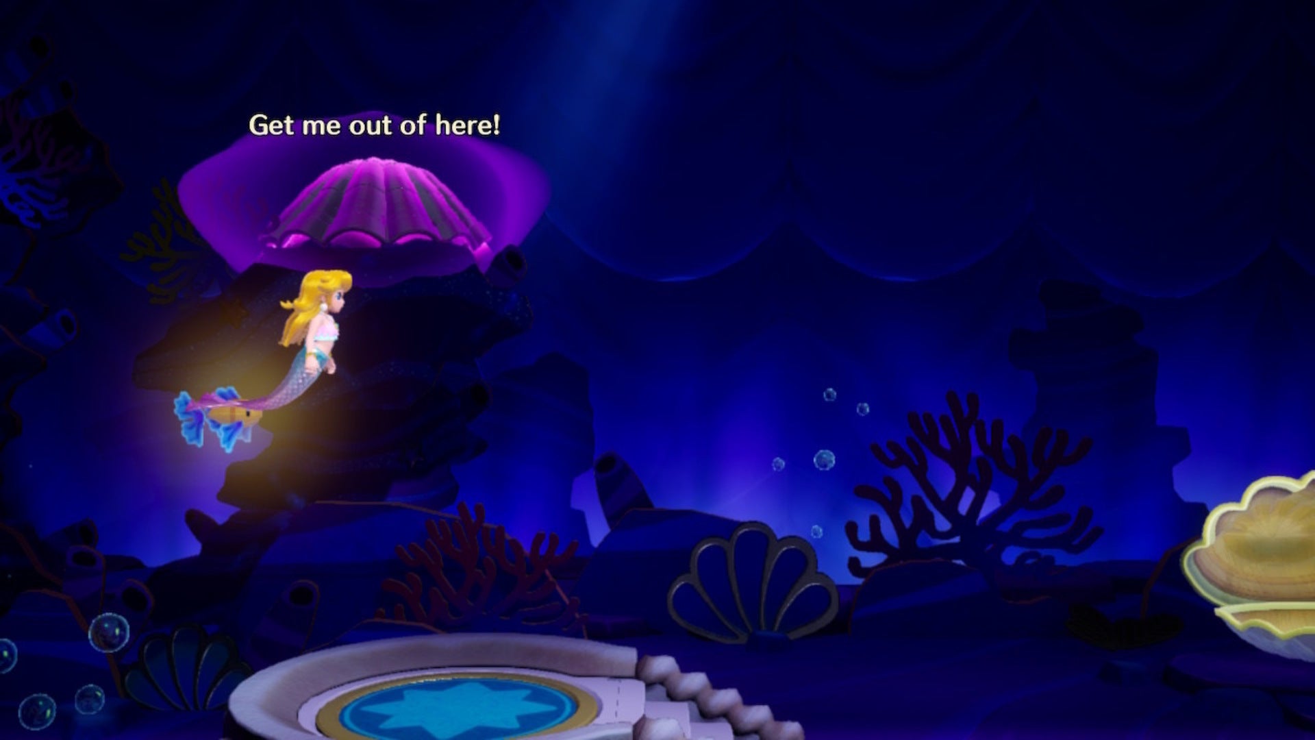 Mermaid Peach uses a fish and her powers to free a Theet from a purple clam in Princess Peach: Showtime - 3