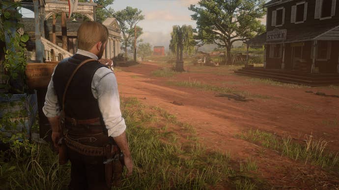 Arthur stands at the side of the road in Rhodes in Red Dead Redemption 2