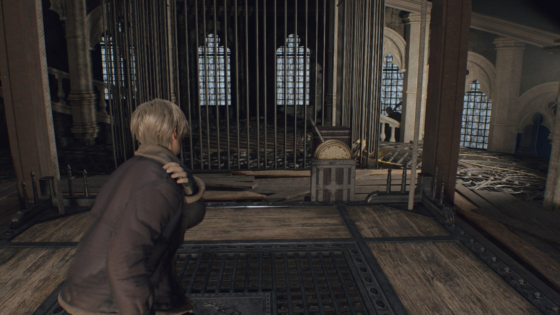 Leon stands atop a wooden lift with a lever on it in Resident Evil 4 Remake - 4