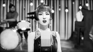 Black and white image of Japanese jazz singer in Stranger Than Heaven trailer
