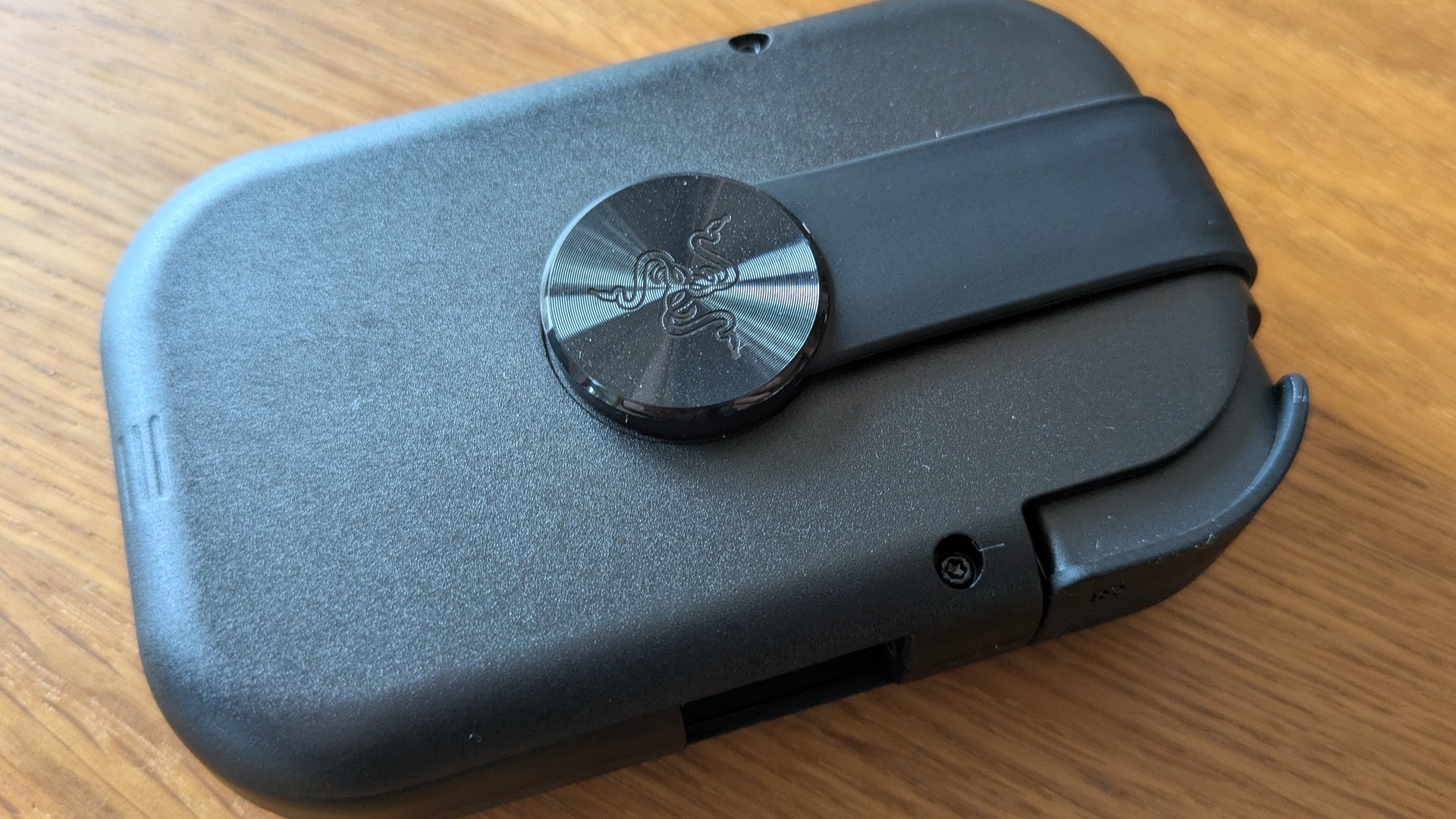 Razer Prio im Test: Der faltbare Mobile-Controller für jede Hosentasche