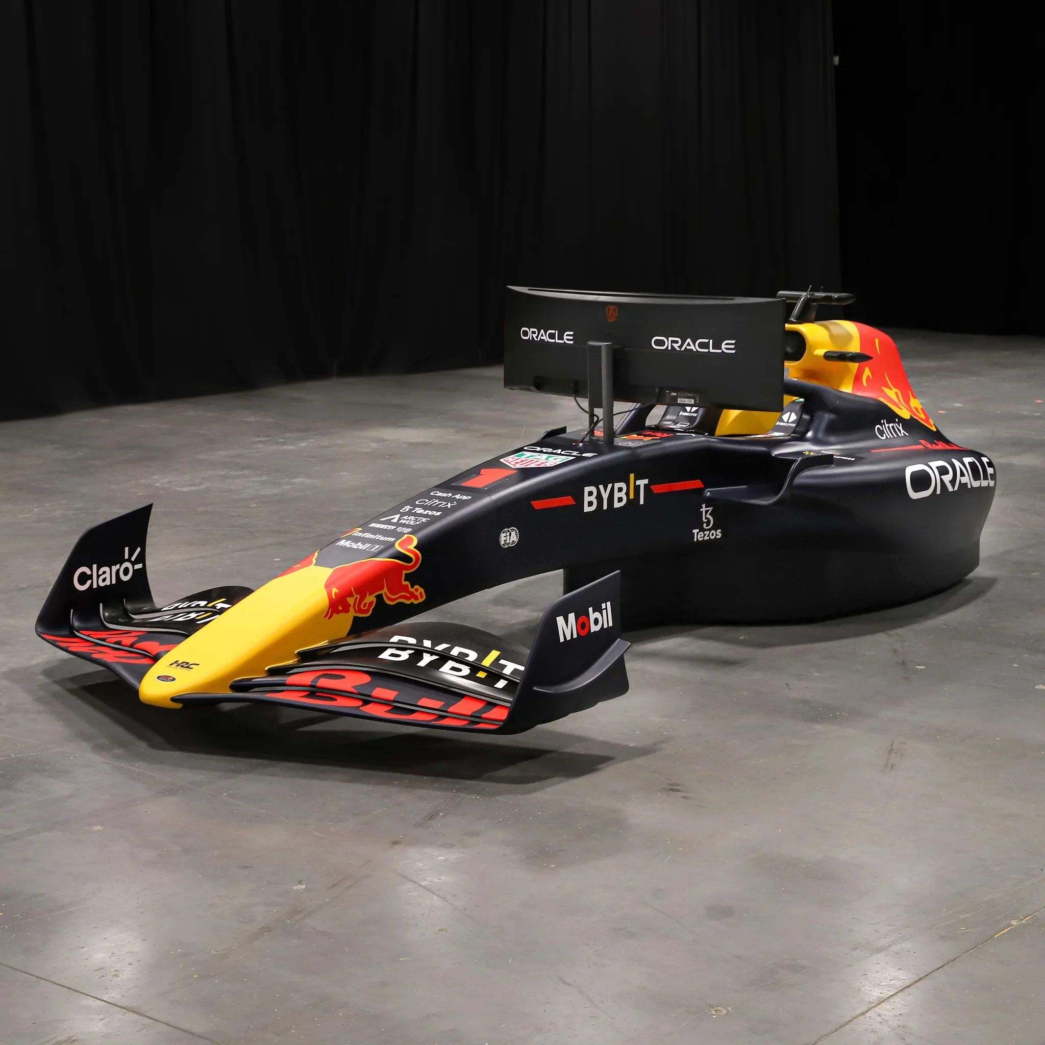 Por €116 mil, podes ter um cockpit de simulação da Redbull na tua sala ...