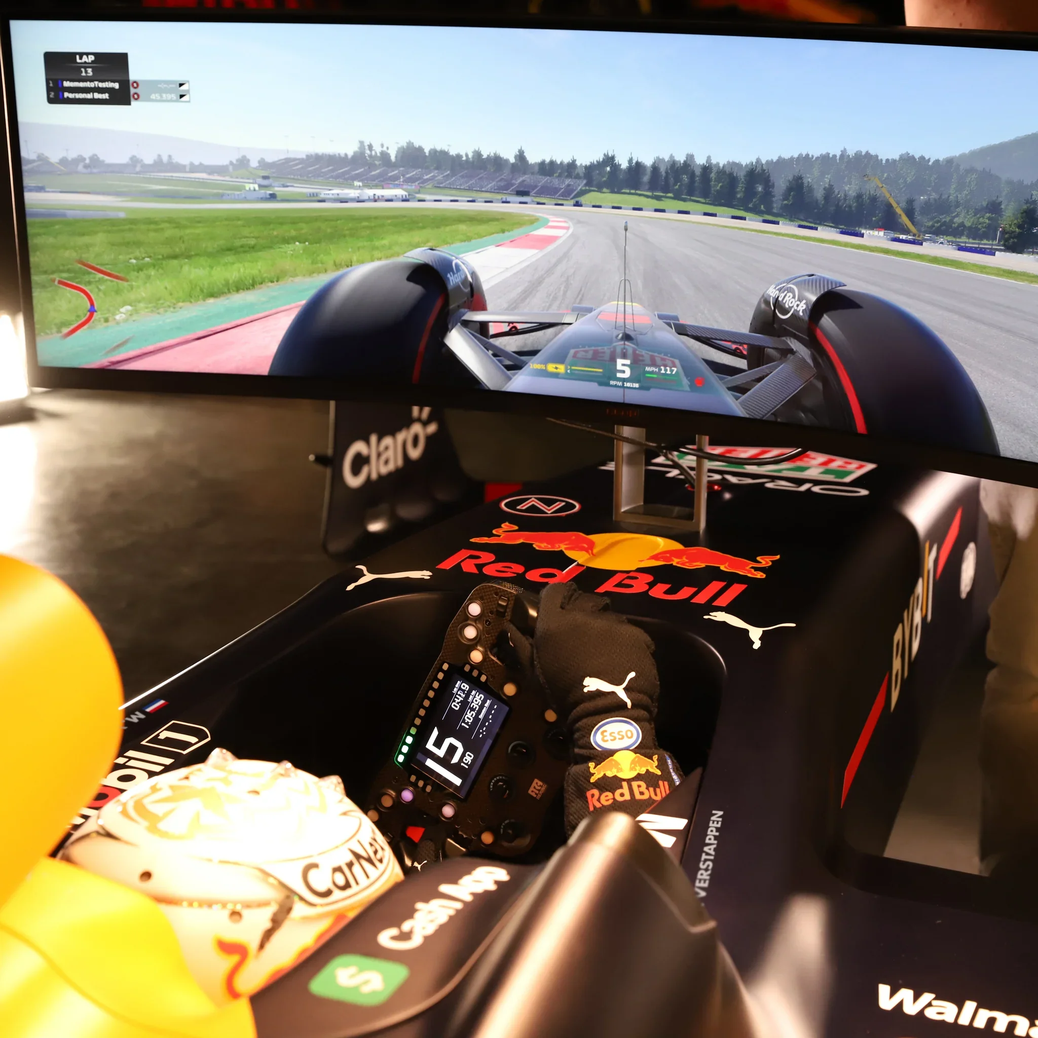 Por €116 mil, podes ter um cockpit de simulação da Redbull na tua sala ...
