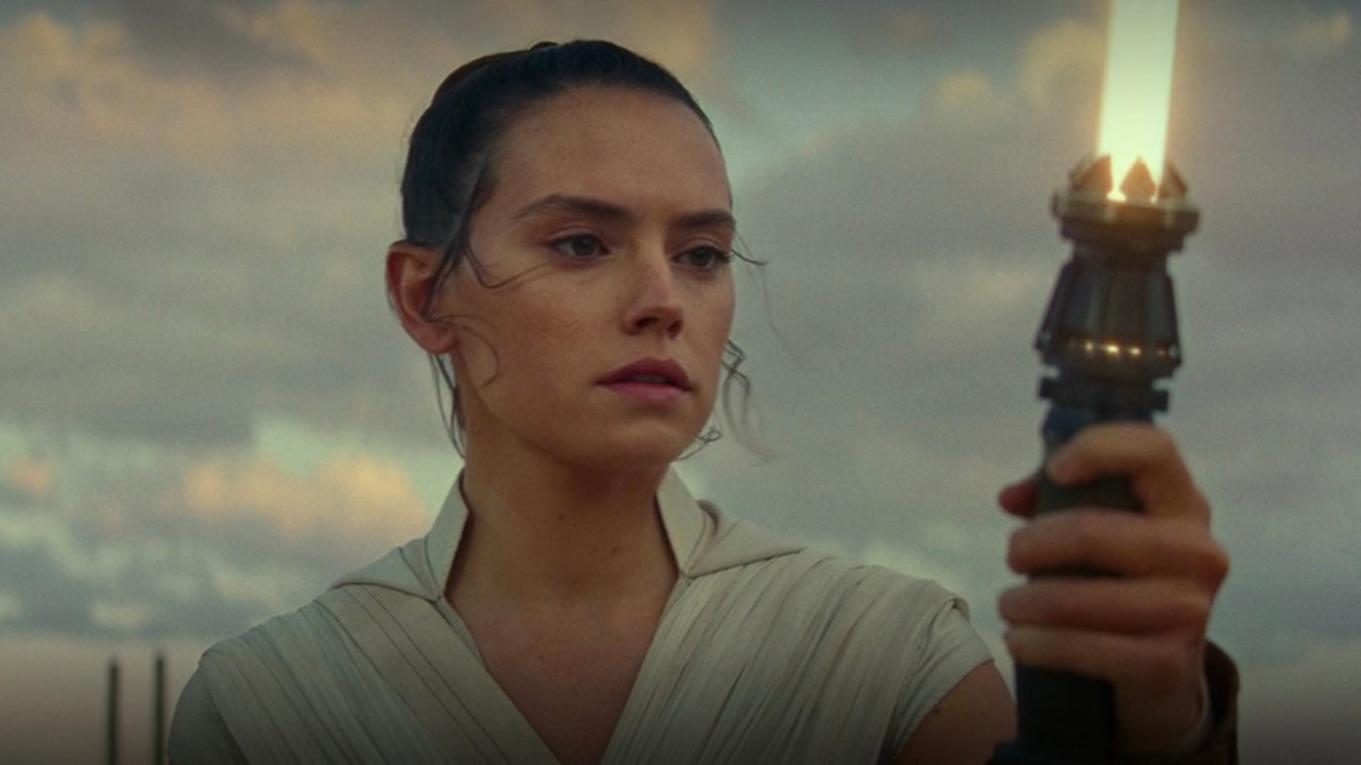Rey gets a new lightsaber
