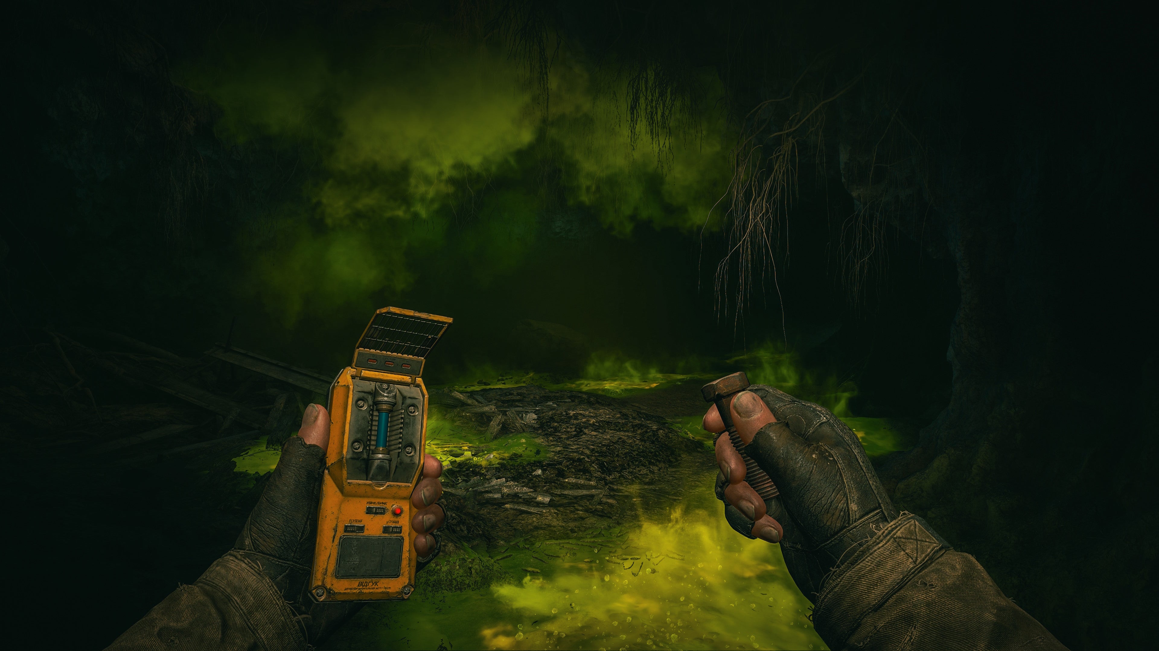 A player explores an irradiated toxic cave in Stalker 2