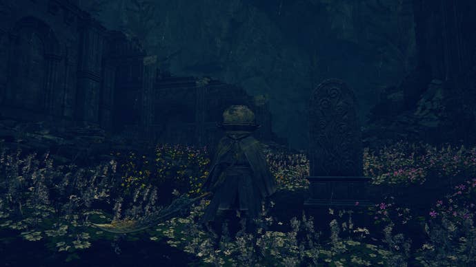 The Tarnished stands beside the altar at the Ruins of Unte in Elden Ring Shadow of the Erdtree