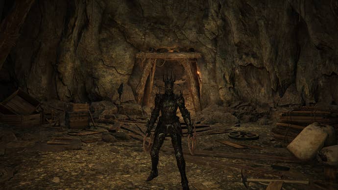 The Tarnished stands inside Taylew’s Ruined Forge wielding Smithscript Cirques in Elden Ring Shadow of the Erdtree