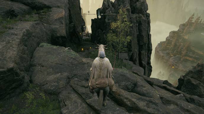 The Tarnished, atop Torrent, looks toward a small gap in the Hinterlands that they can platform down from in Elden Ring Shadow of the Erdtree