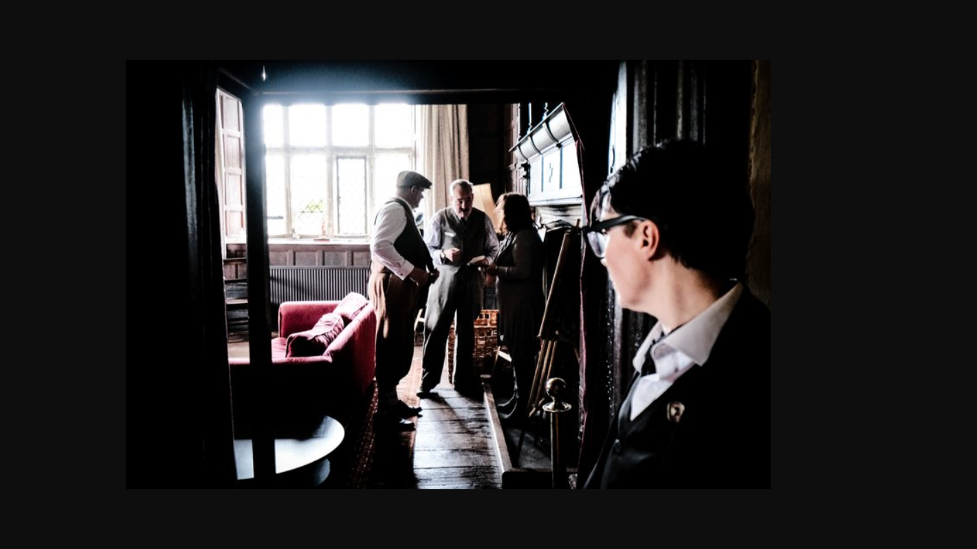 Dee snoops on other characters in Key of Dreams.