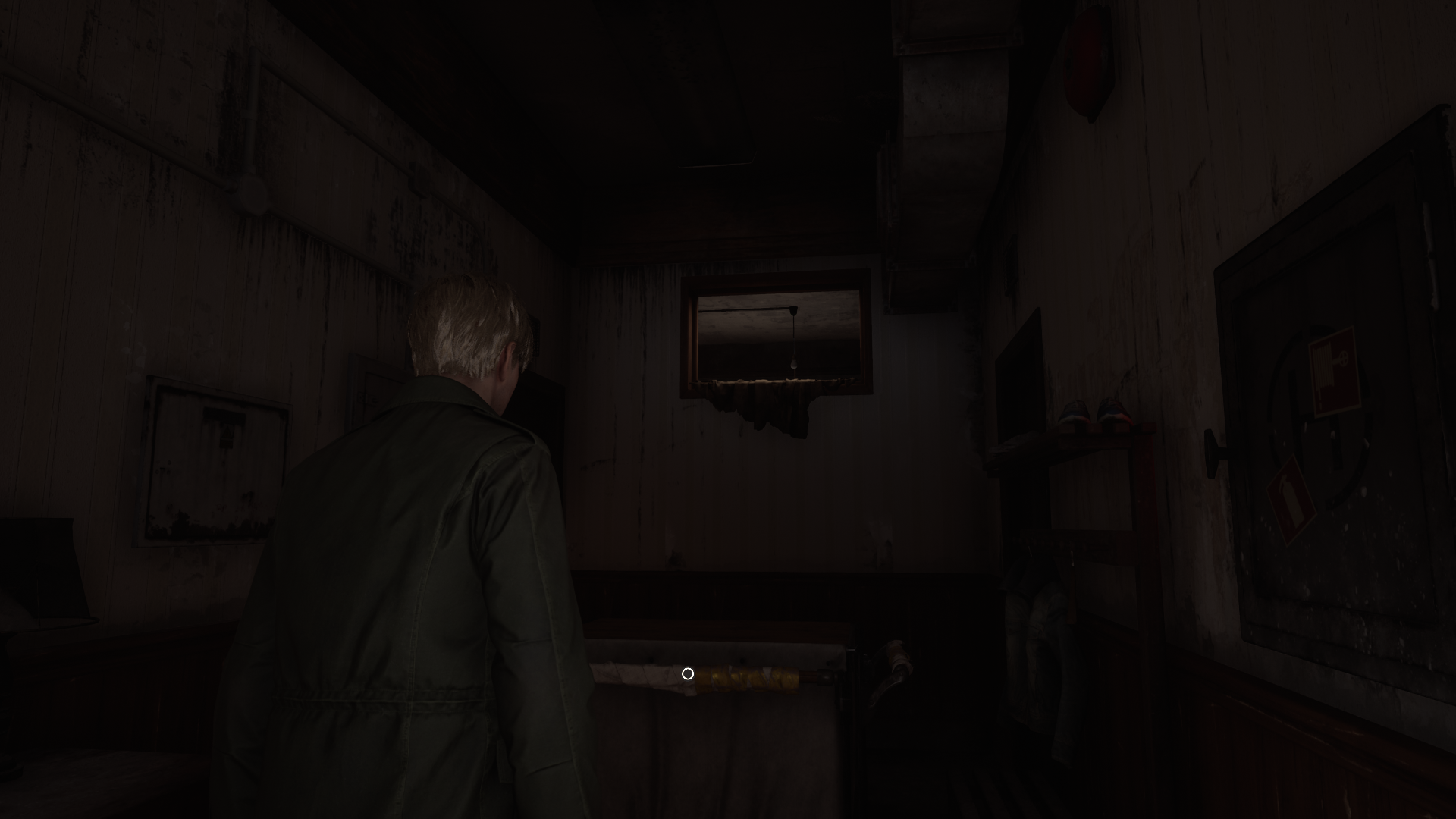 James Sunderland approaches a cart and ledge in the back of Neely&rsquo;s Bar in the Silent Hill 2 remake