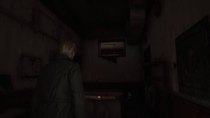James Sunderland approaches a cart and ledge in the back of Neely’s Bar in the Silent Hill 2 remake