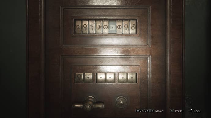 James looks at the safe in the Director’s Office of Brookhaven Hospital in the Silent Hill 2 remake