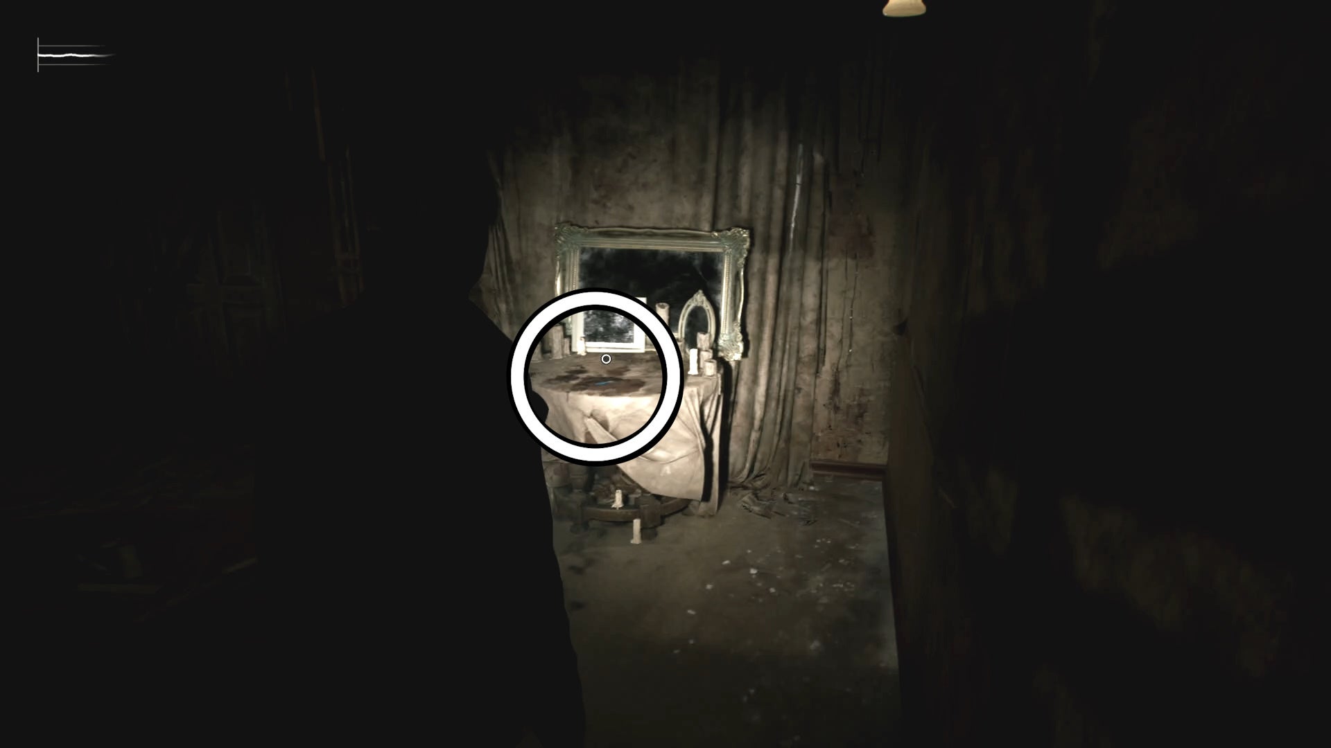A white circle showing the a key on a table in Silent Hill 2.