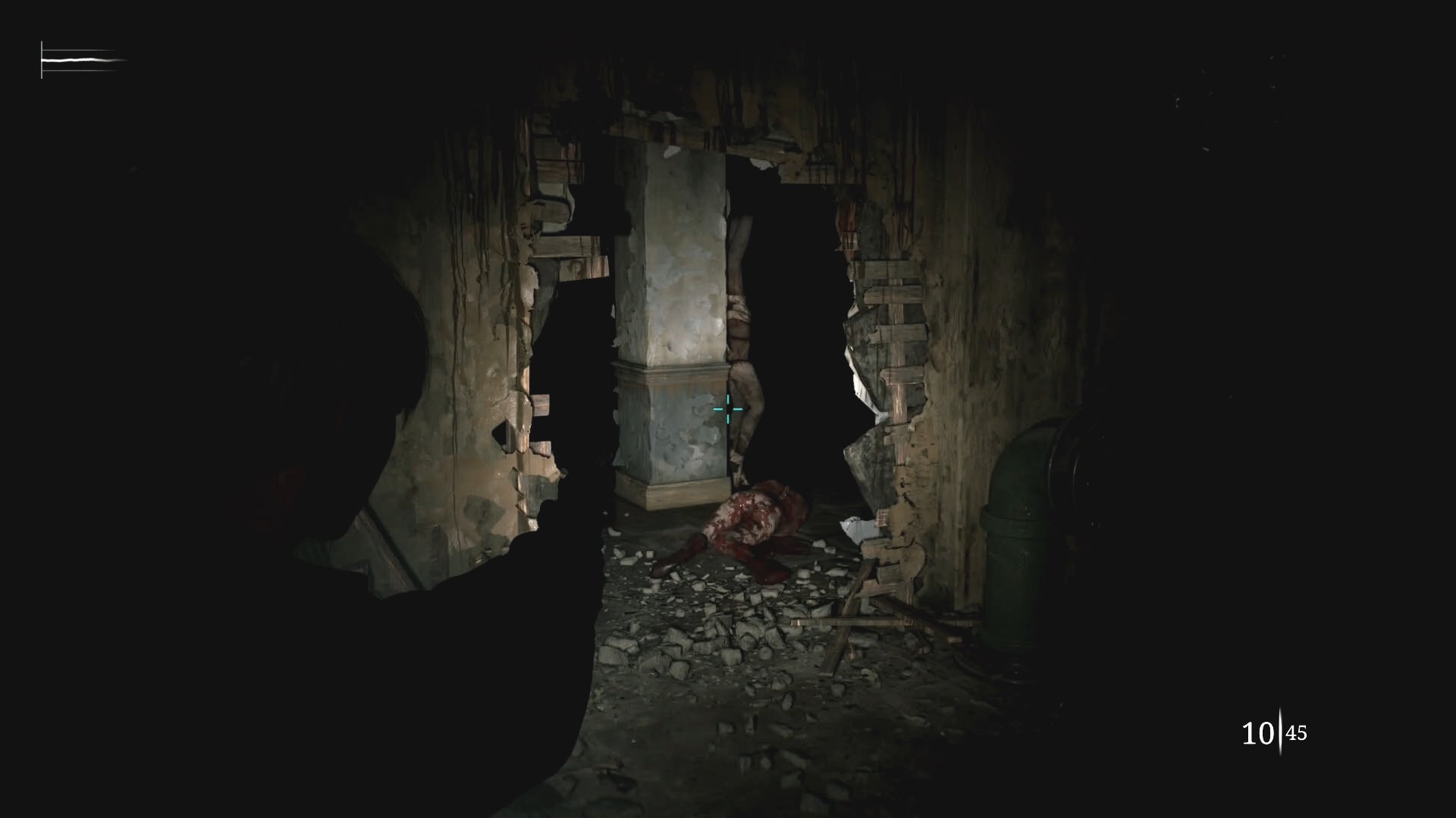 James pointing a pistol at a Mannequin eneme hiding behind a pillar at Blue Creek Apartments in Silent Hill 2.