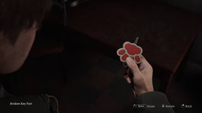 James collects the Broken Key Part 1 from a pet store in the Silent Hill 2 remake