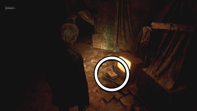A white circle showing the location of the Director’s Office Key, below a TV on the floor, in Silent Hill 2.
