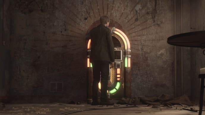James standing in front of a Jukebox inside Neely's Bar in Silent Hill 2.