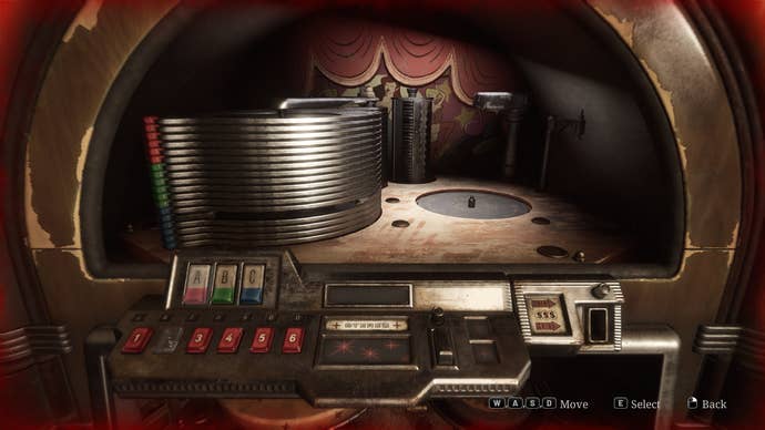 James Sunderland interacts with a broken Jukebox in Neely’s Bar in the Silent Hill 2 remake