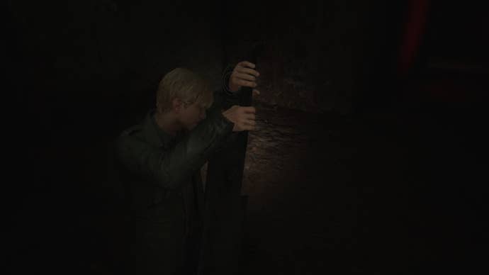 James collects the Great Knife in the Silent Hill 2 remake