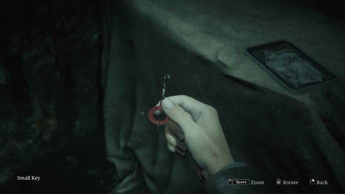 James collects a Small Key in the Labyrinth in the Silent Hill 2 remake