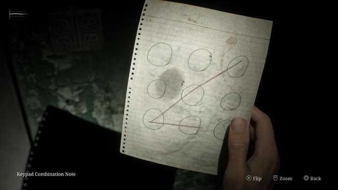 Der Hinweis für die Schlüsselcode-Kombination im Standard-Puzzleschwierigkeitsgrad in Silent Hill 2.