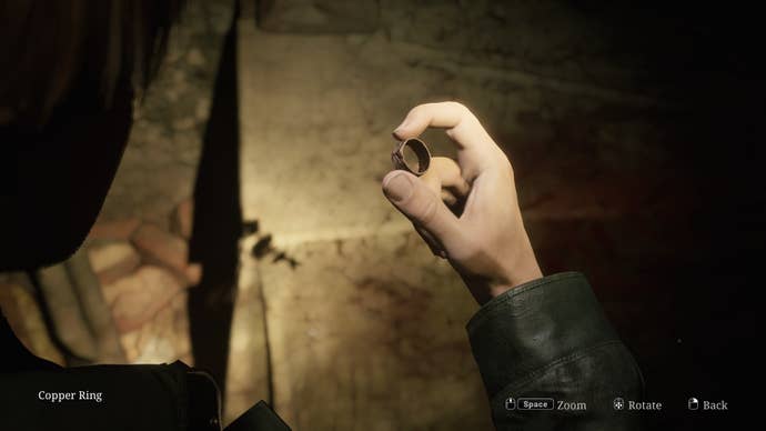 James collects the Copper Ring from the Otherworld Hospital in the Silent Hill 2 remake