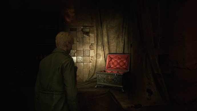 James stands by an opened, decorative box in the Otherworld Hospital in the Silent Hill 2 remake