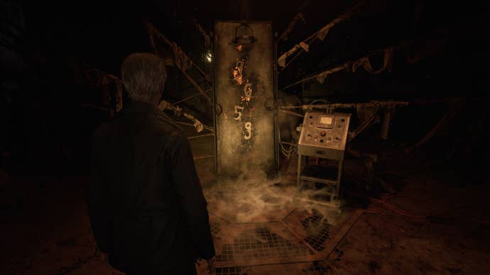James looks at a numerical code burnt into a Treatment Stretcher in the Otherworld Hospital in the Silent Hill 2 remake