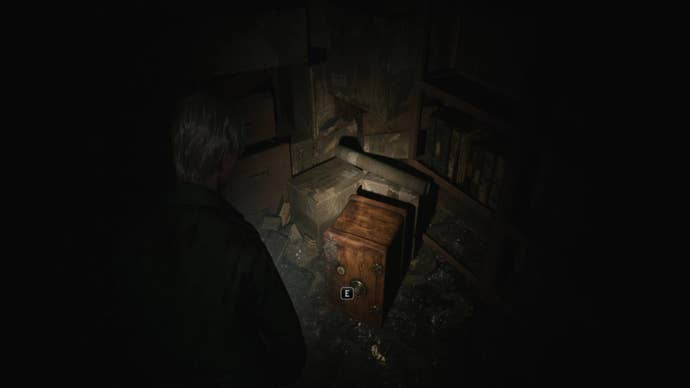 James looks at a safe in the Otherworld Hotel’s Manager’s Office in the Silent Hill 2 remake